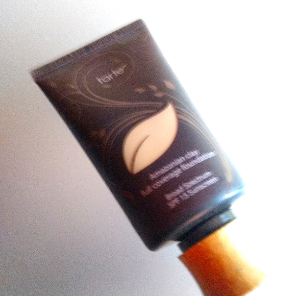 Tarte amazonian clay foundation in 27s